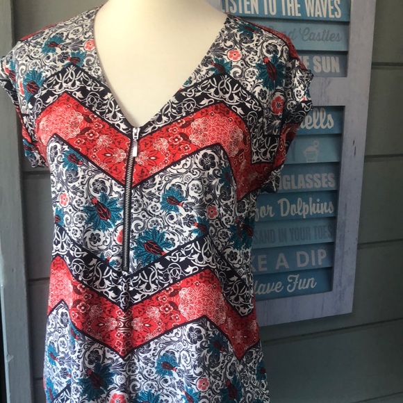 Express short sleeve colorful print top. Adj. front zipper excellent condition. - Picture 5 of 16